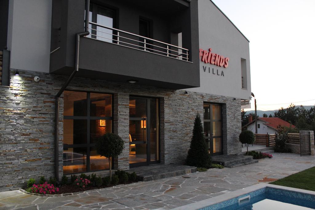 Family Hotel Friends Villa Enchets ภายนอก รูปภาพ