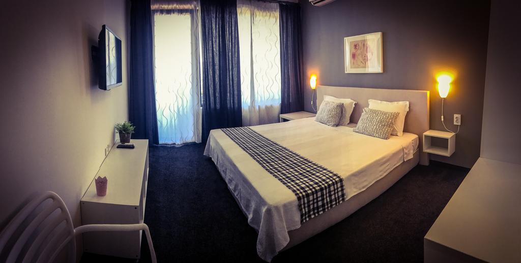Family Hotel Friends Villa Enchets ภายนอก รูปภาพ